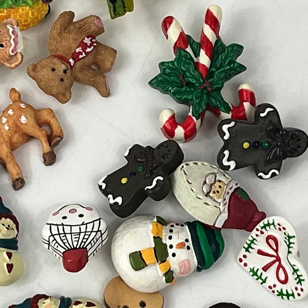 Lot 25+ Painted Wooden Novelty Buttons Christmas Animals Santa Snowman Shapes - Picture 5 of 9